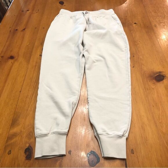 The Joni Jogger by M.M. Lafleur - Picture 4 of 10